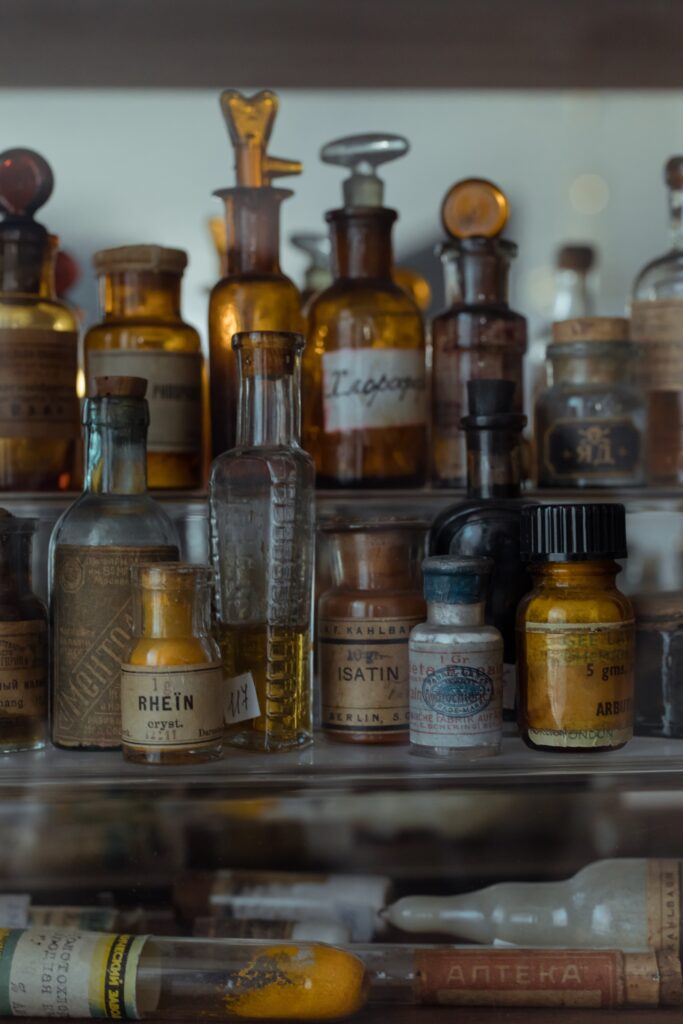 Pharmacy in Canada: The past, the present, and the future 2 Photo showing old medications