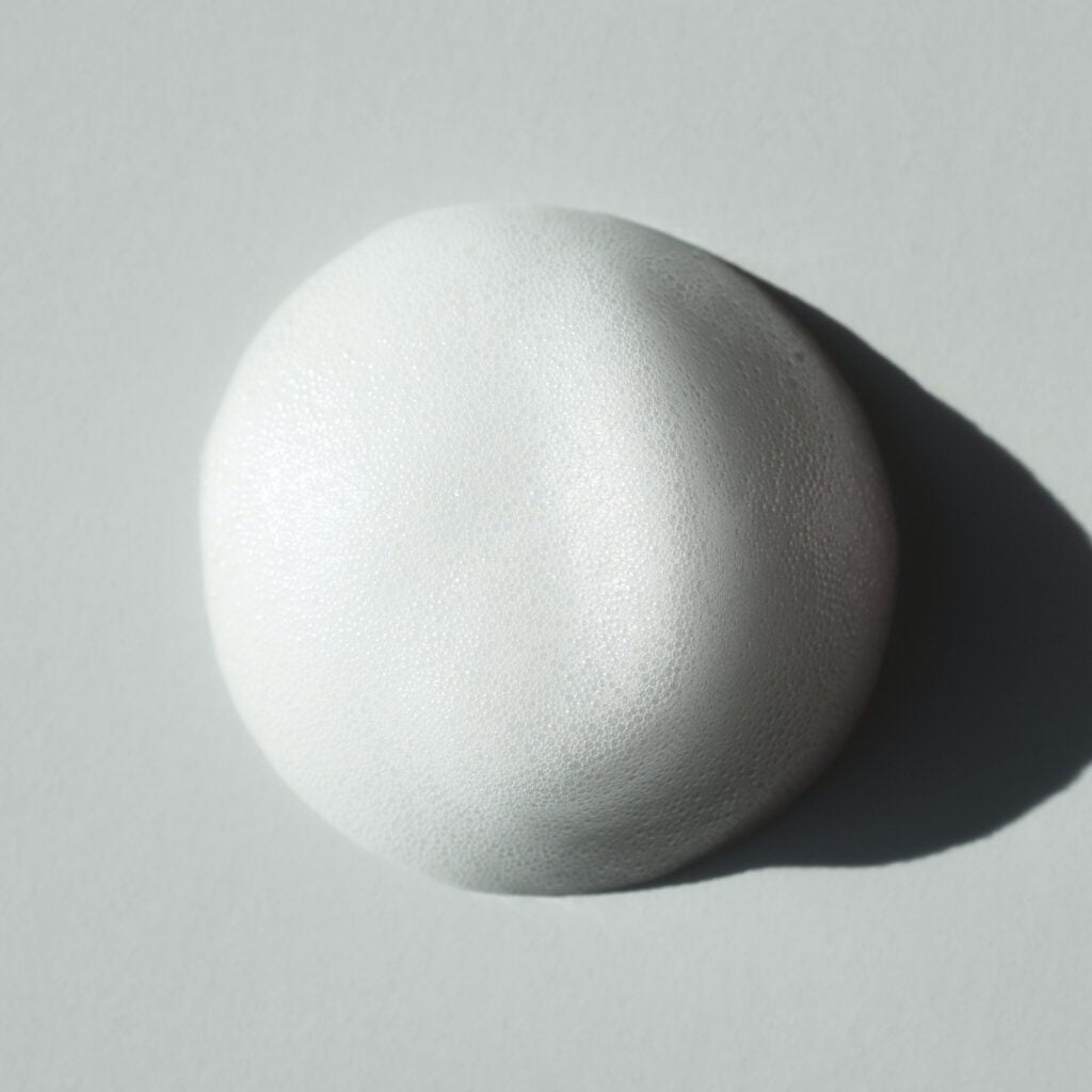 Benefits of using foam in compounded medications 3 Compounded foam medications can solve many problems related to drug administration, targeting, less irritation and others.